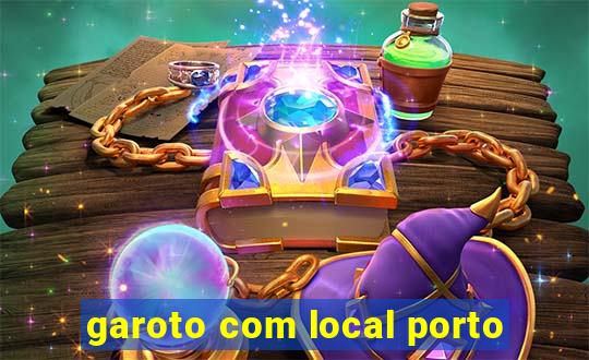 garoto com local porto